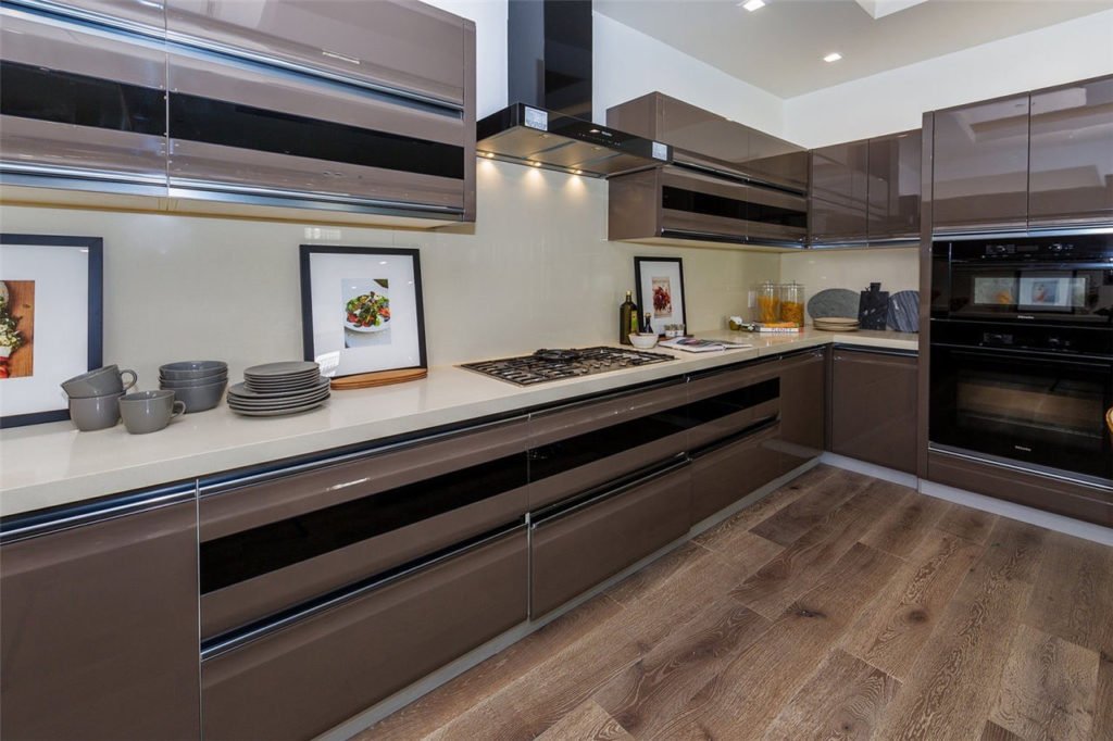 U-shaped kitchen cabinets